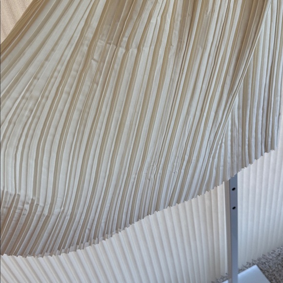 Banana Republic White Pleated Pullover Dress Size Medium EUC - Picture 4 of 5